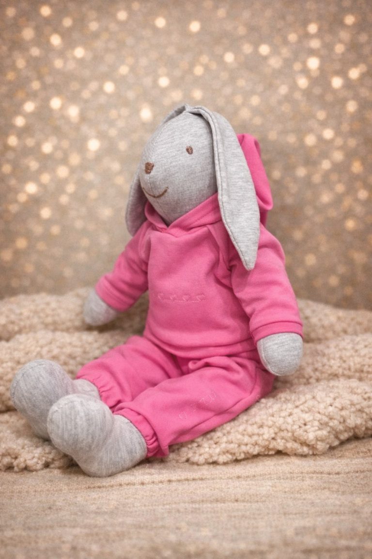 Ręcznie szyty królik przytulanka w różowym dresiku, handmade.